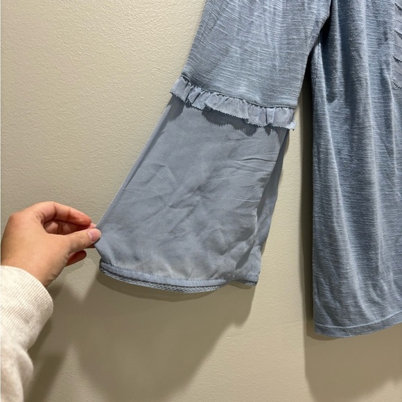 SUNDANCE • Women’s Light Blue Ruffle Bell Sleeve Viscose Top Long Sleeve Sz M - Picture 5 of 7